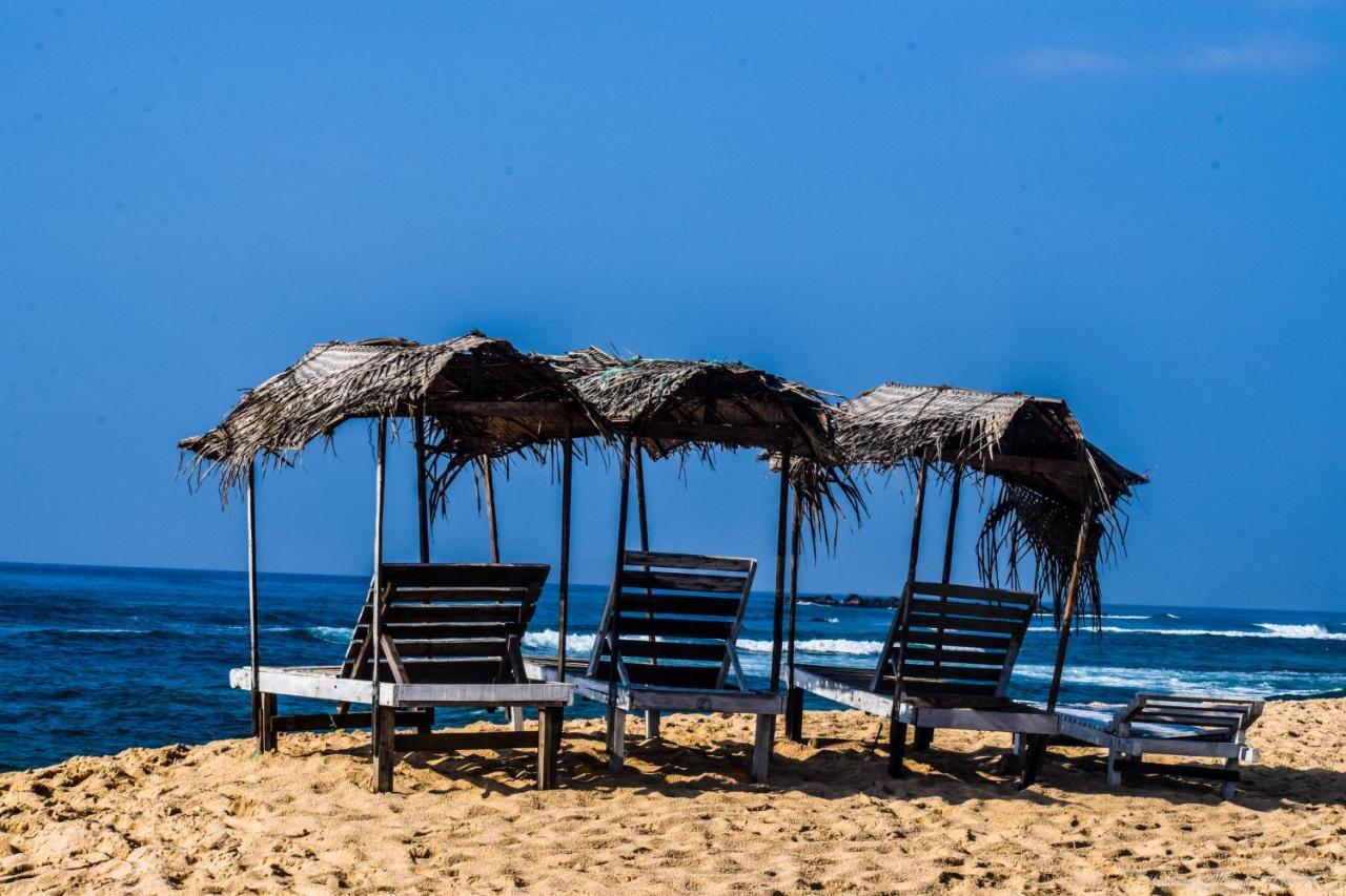 Tenasi Beach Resort Ahangama Buitenkant foto
